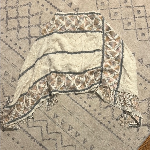 Geometric Patterned Shaw - Picture 1 of 1